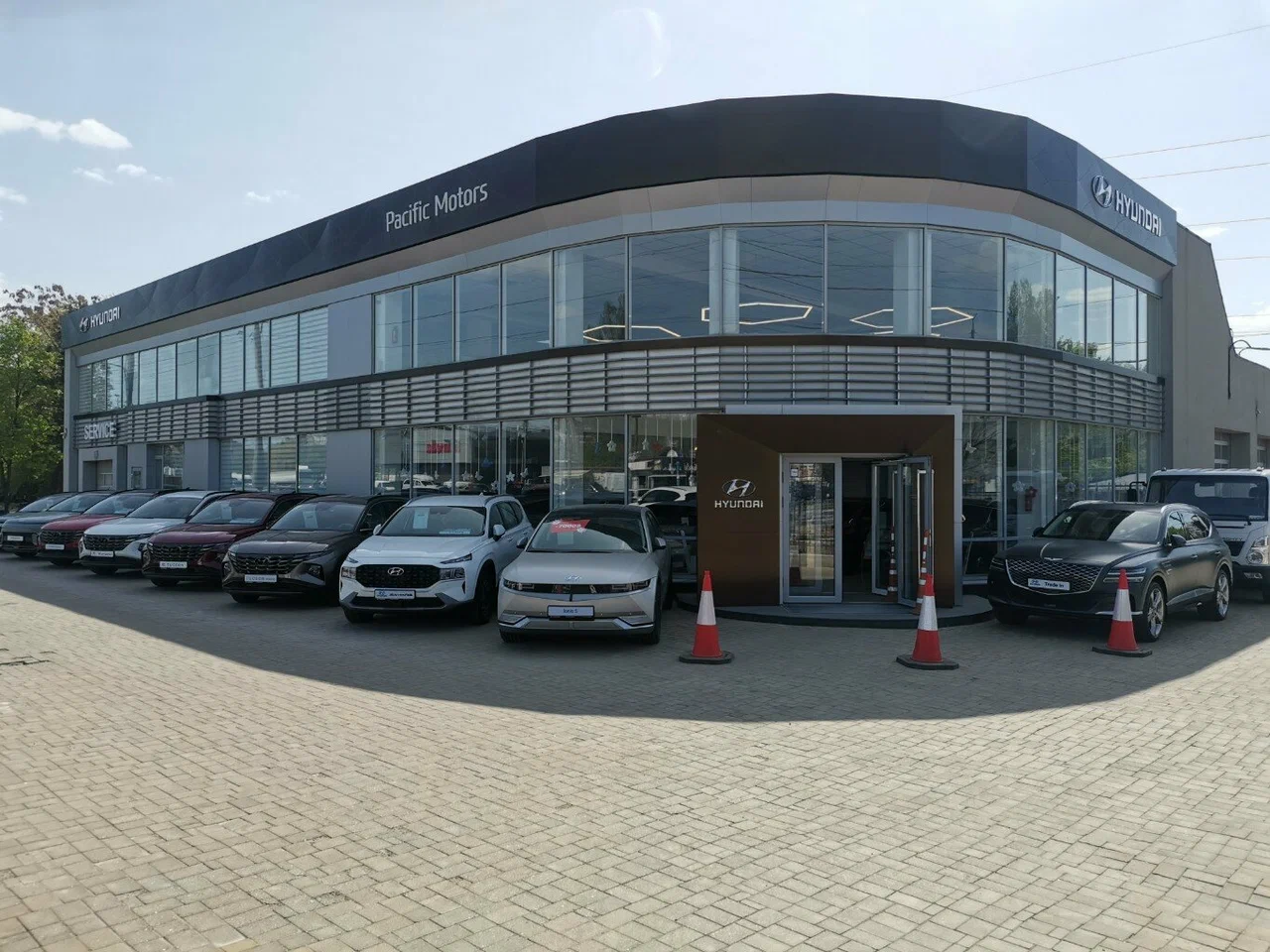 Pacific Motors showroom — Chișinău