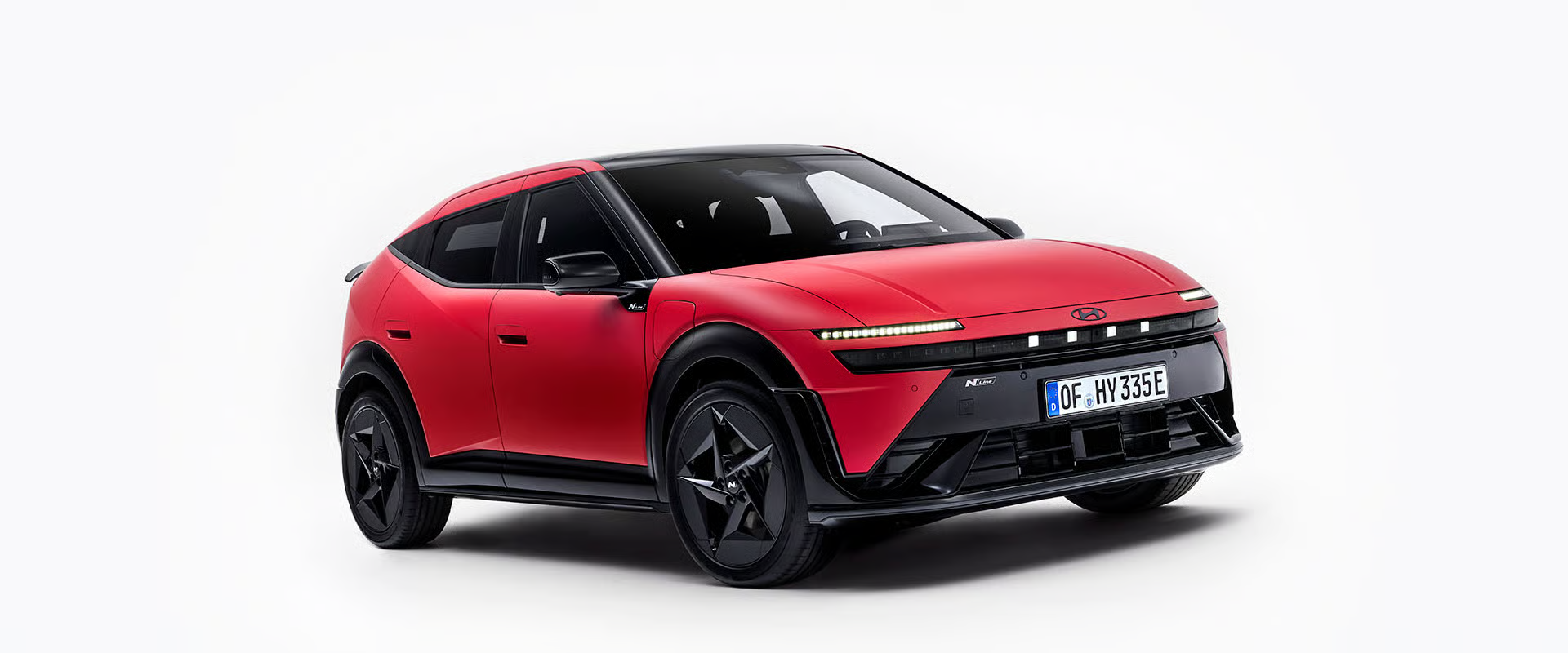 Hyundai dezvăluie modelul compact IONIQ 3: noul design Aero Hatch evidențiază tehnologia electrică pentru o mobilitate intuitivă, spațioasă și inovatoare.