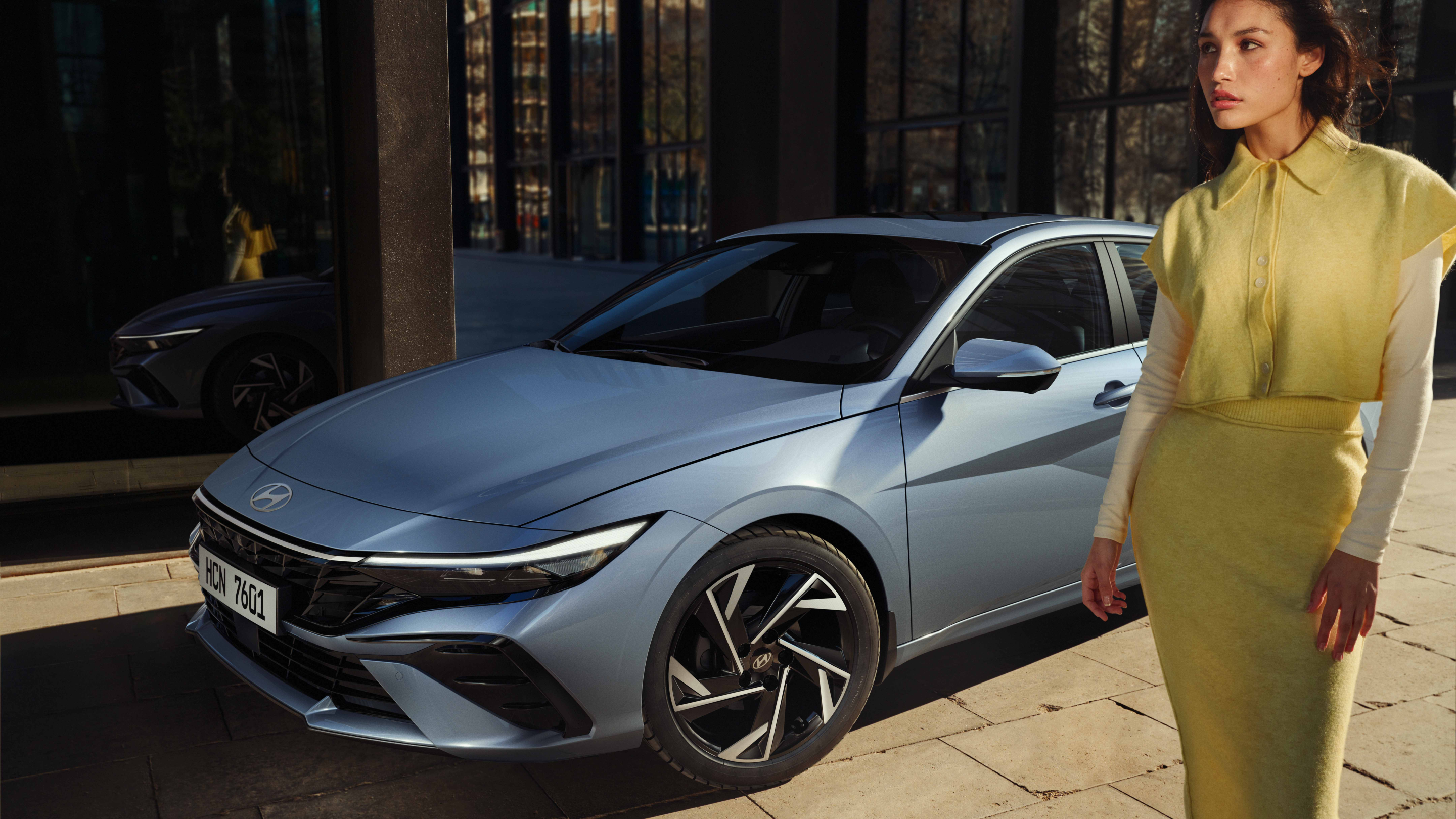 Vă prezentăm totalmente noul Hyundai Elantra.