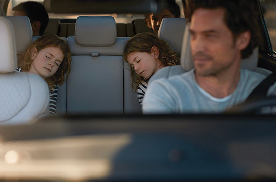 Sistema Rear Sleep Mode, dezactivează tot sunetul din spatele mașinii, asigură un somn adânc pentru copiii dvs.