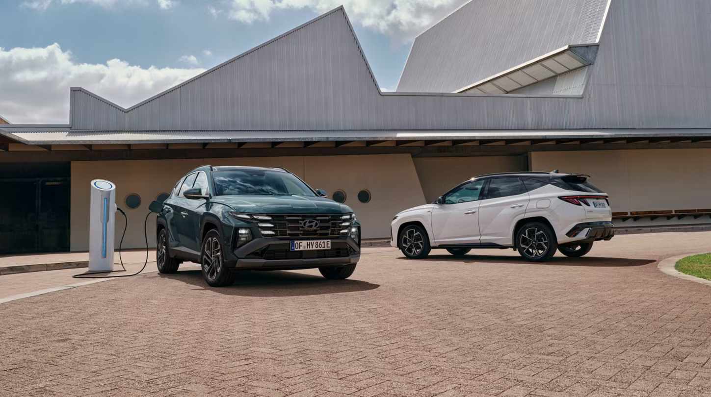 Încărcare. TUCSON Plug-in poate fi alimentat de la surse variate – atât la o priză domestică, precum și la o stație publică de încărcare.
